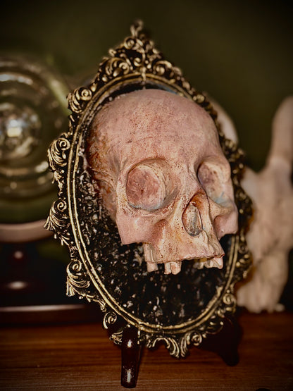 CLASSIC - Cornice barocca con teschio in resina