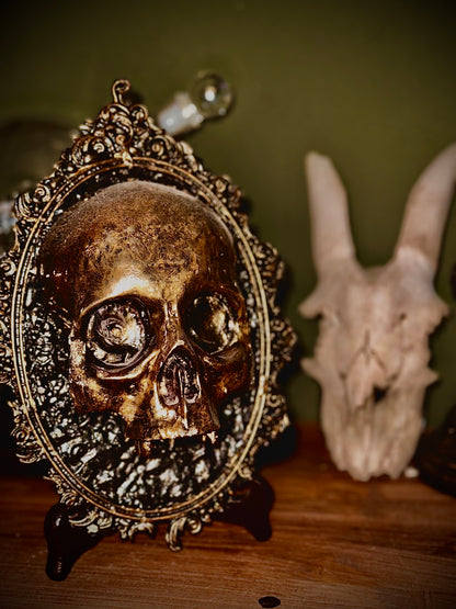 CLASSIC Rame - Cornice barocca con teschio in resina