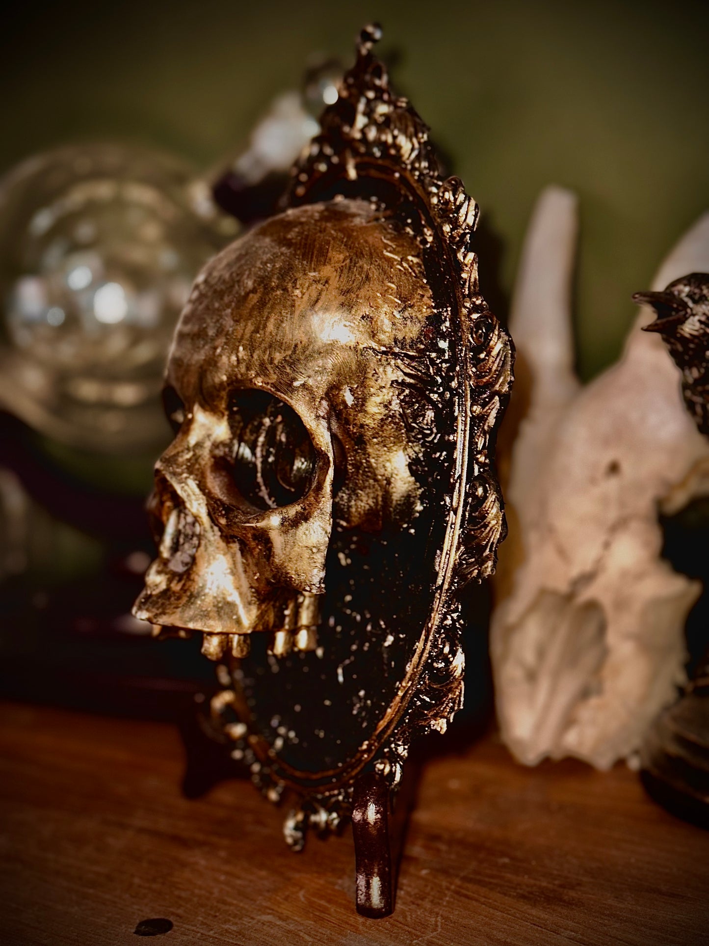 CLASSIC Rame - Cornice barocca con teschio in resina