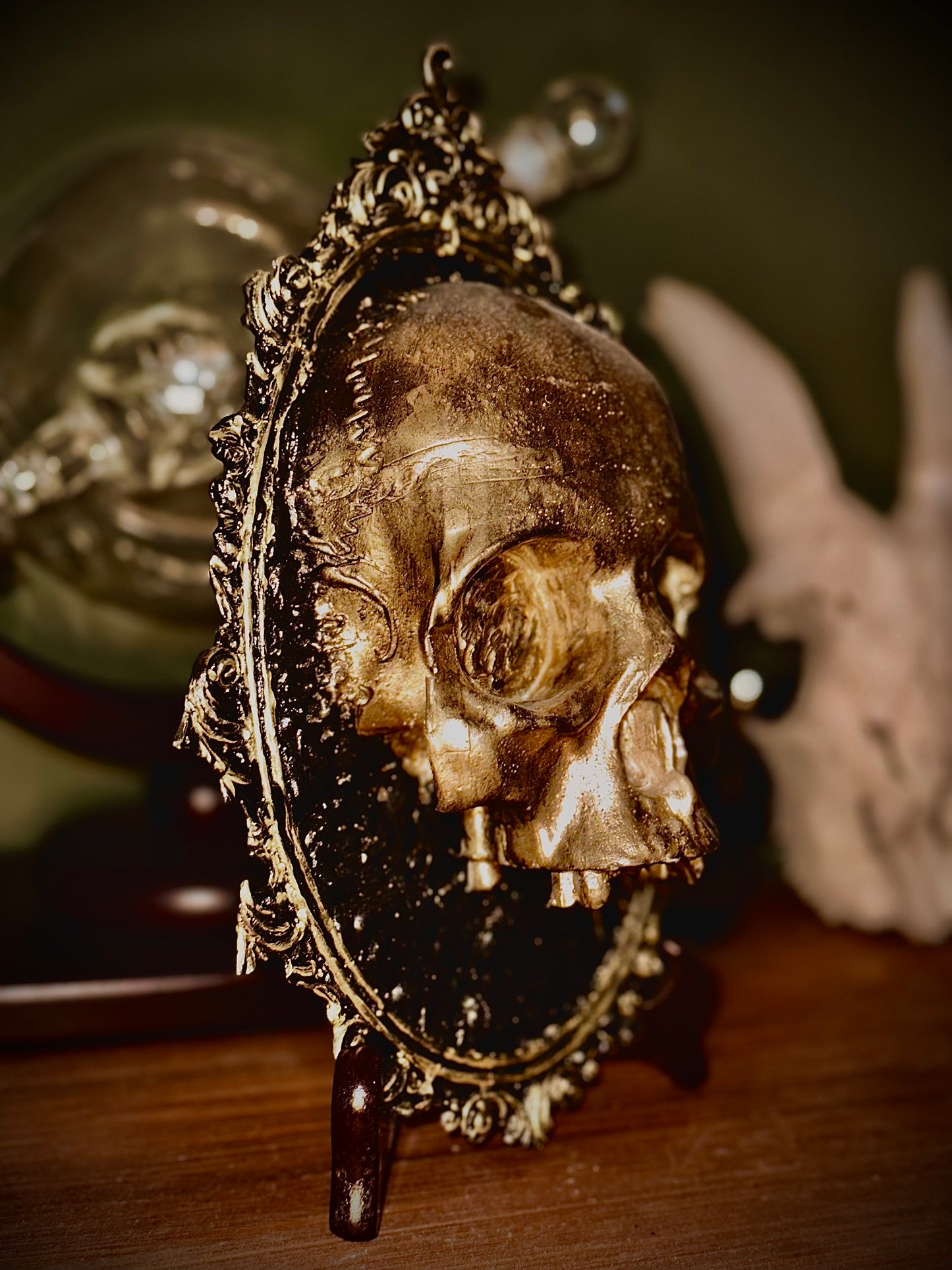 CLASSIC Oro - Cornice barocca con teschio in resina