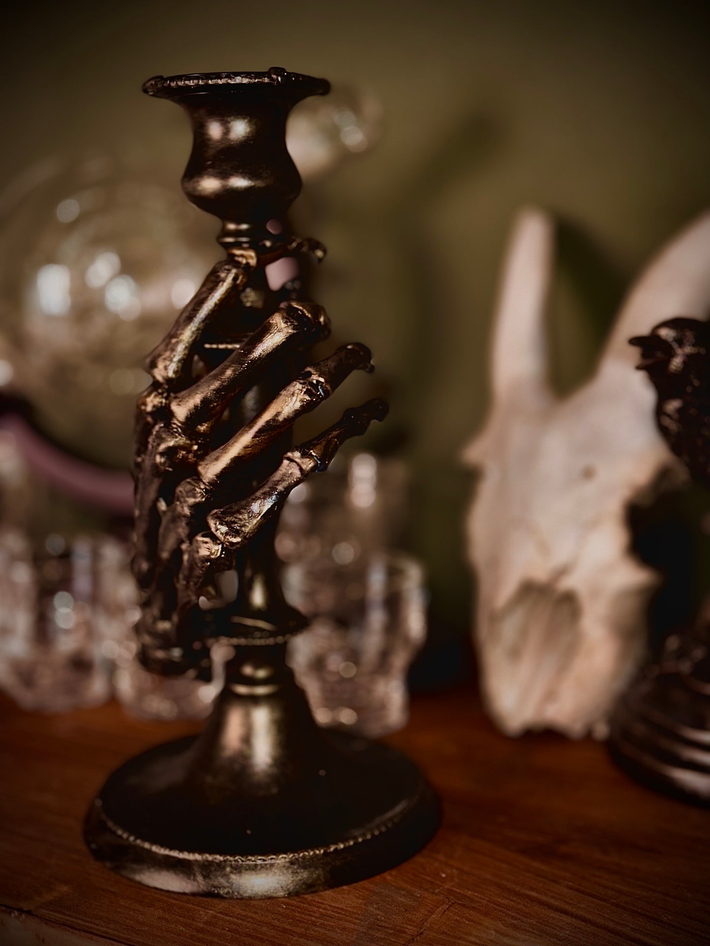 CANDLESTICK - Candeliere con mano scheletrica