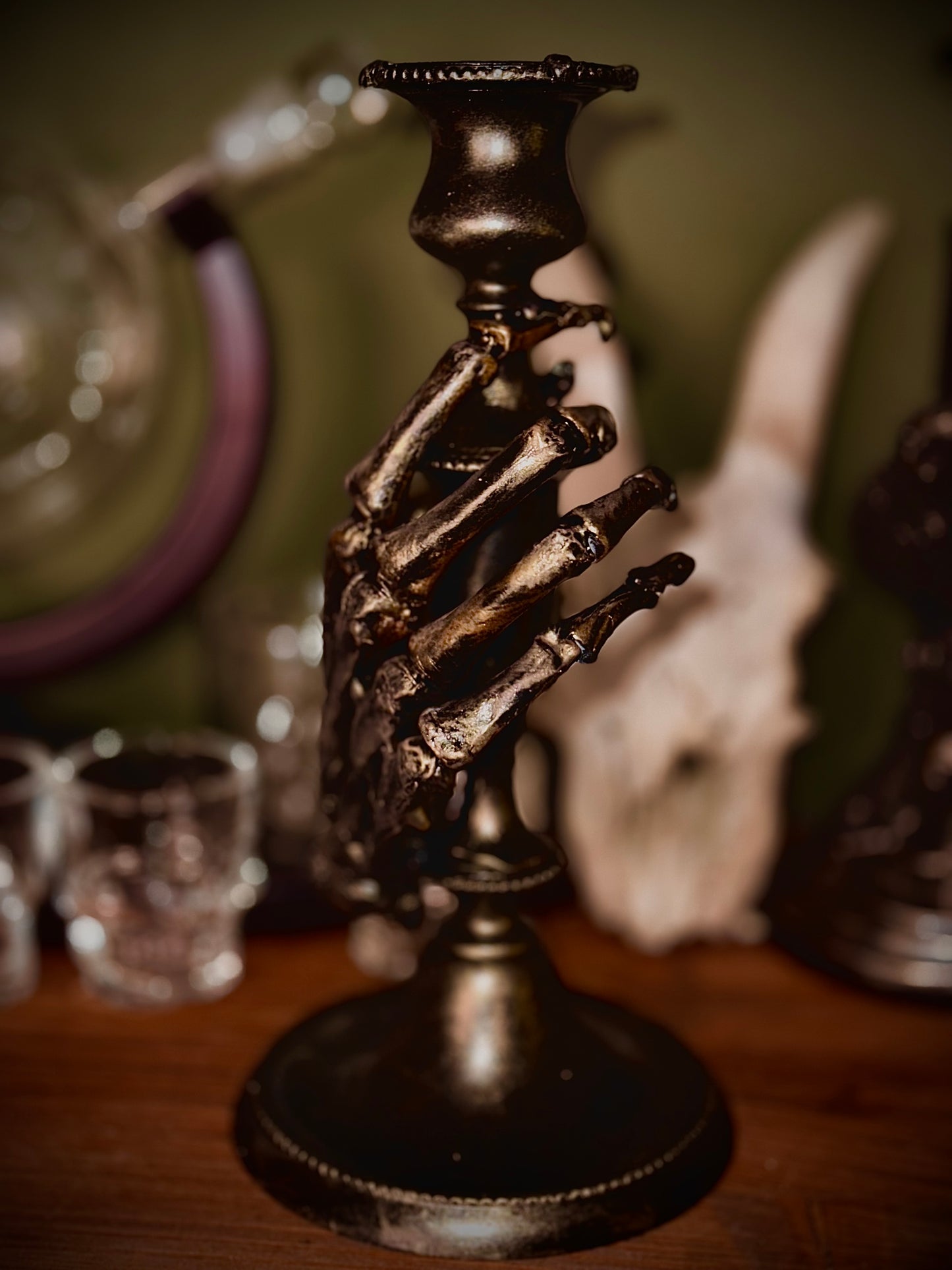 CANDLESTICK - Candeliere con mano scheletrica