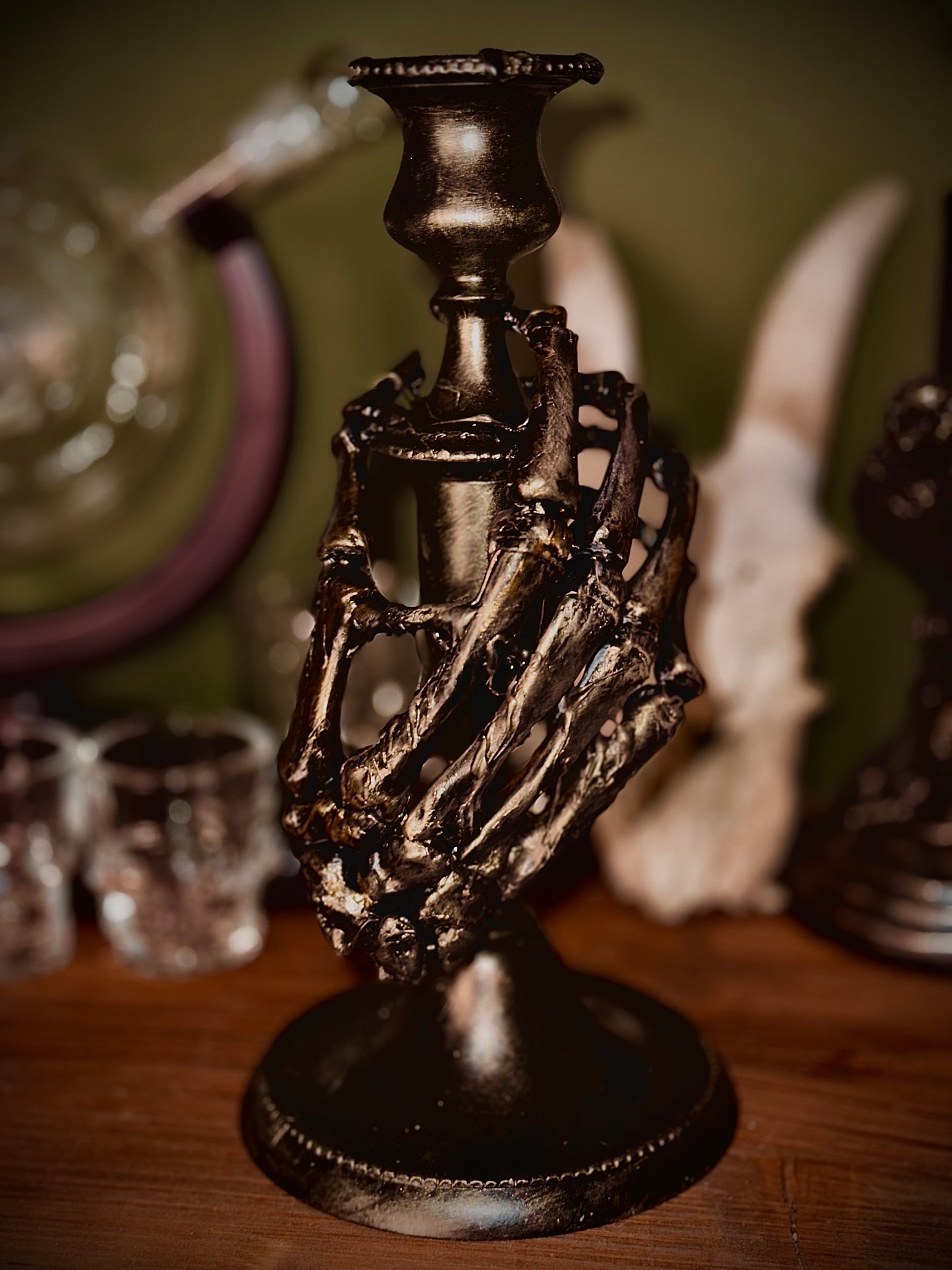 CANDLESTICK - Candeliere con mano scheletrica