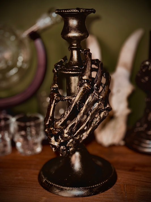 CANDLESTICK - Candeliere con mano scheletrica