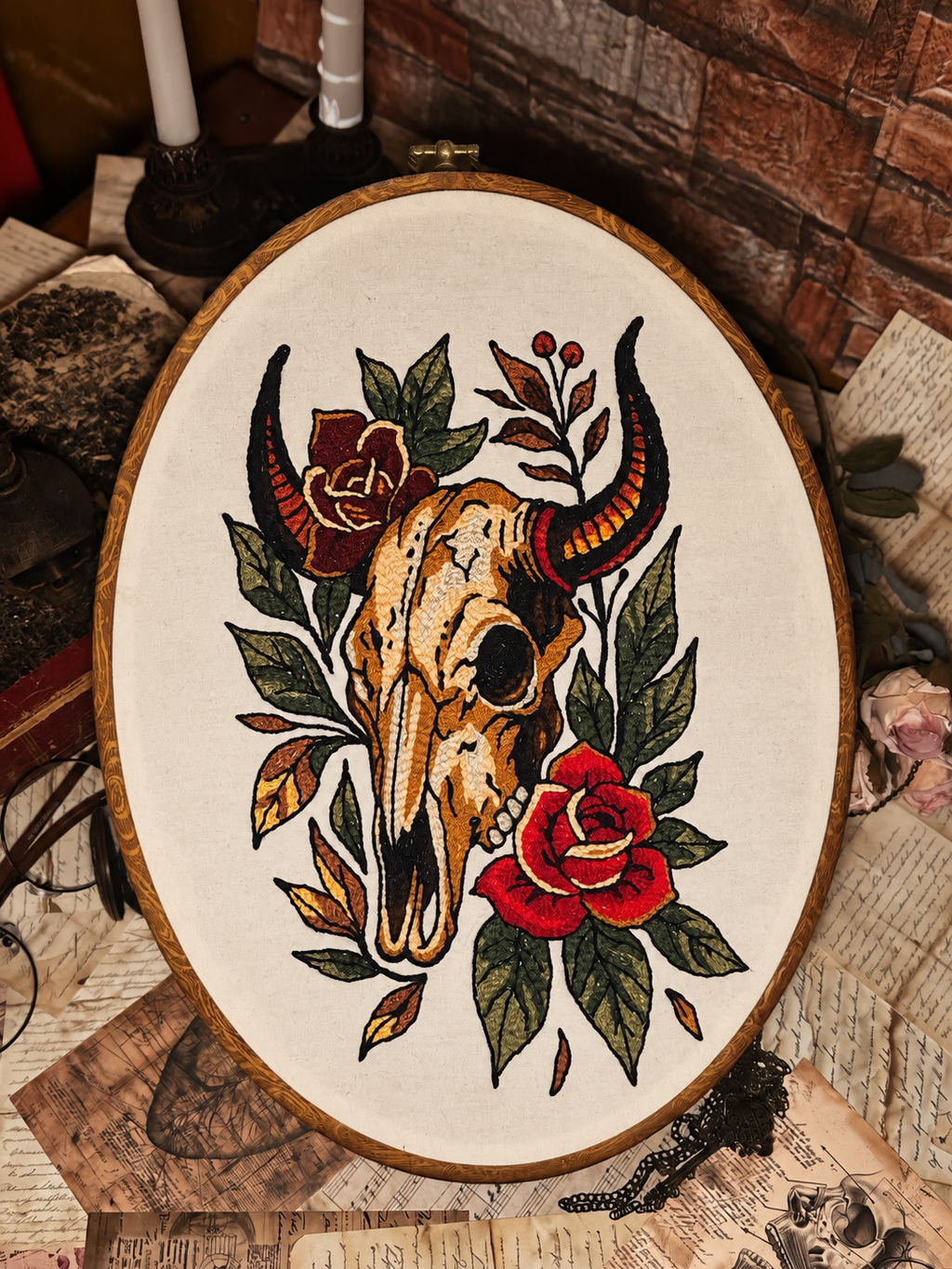 Ricamo Teschio di Toro con Rose – Telaio Ovale